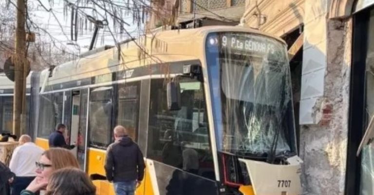 Tranvía se descarrila en Milán