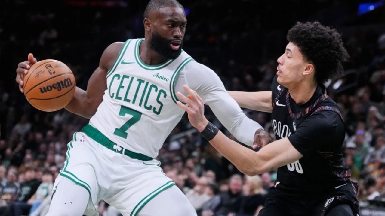 Brown y Vucevic encabezan a los Celtics que se aprovechan de los Nets para apalearlos