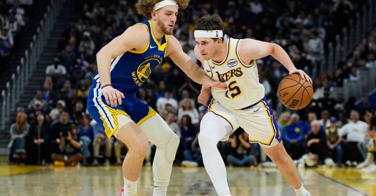 Austin Reaves también contribuyó a la victoria