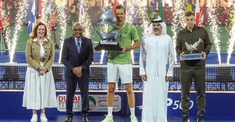 Medvedev se coronó en Dubái 