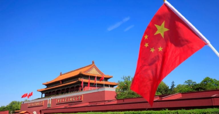 China insta a detener las operaciones militares