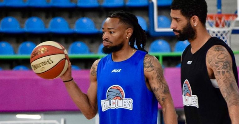 Toomer ya entrenó y debutará esta noche