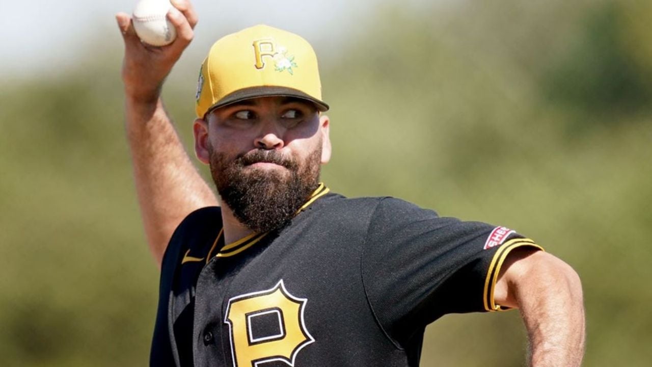 Urquidy levanta la mano con Pittsburgh, lanza tres entradas en blanco ante Colombia