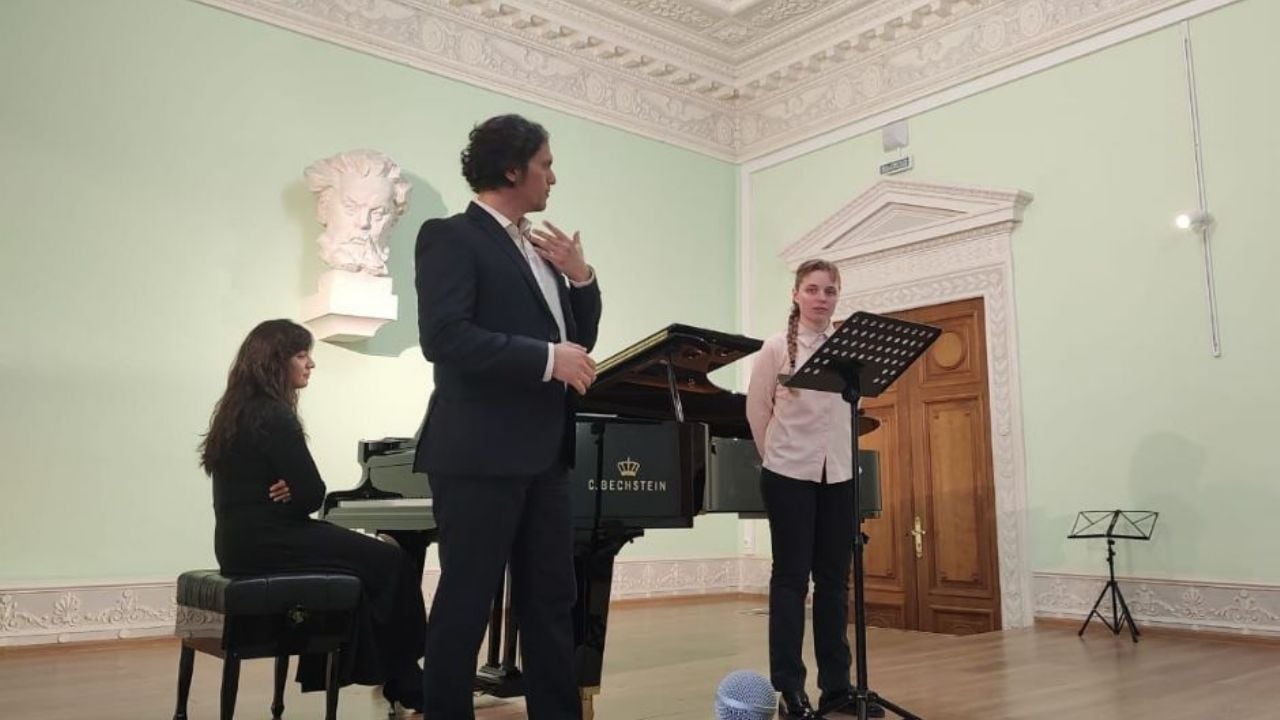 Docente de Unison participa en celebración de relaciones diplomáticas entre México y Rusia