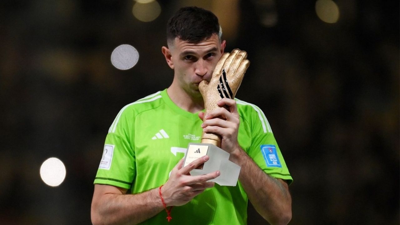 Campeón del mundo bajo la lupa; investigan al ‘Dibu’ Martínez en Inglaterra por caso de apuestas