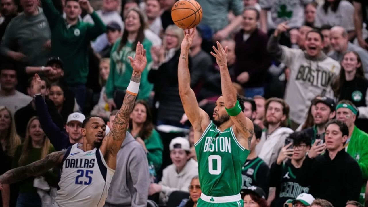 Fiesta en Boston; Tatum regresa con un doble-doble y los Celtics derrotan a Mavericks