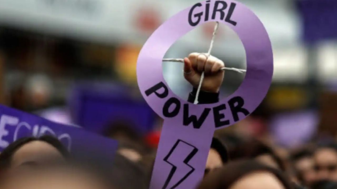 Día Internacional de la Mujer: El significado del morado y el verde en el movimiento feminista