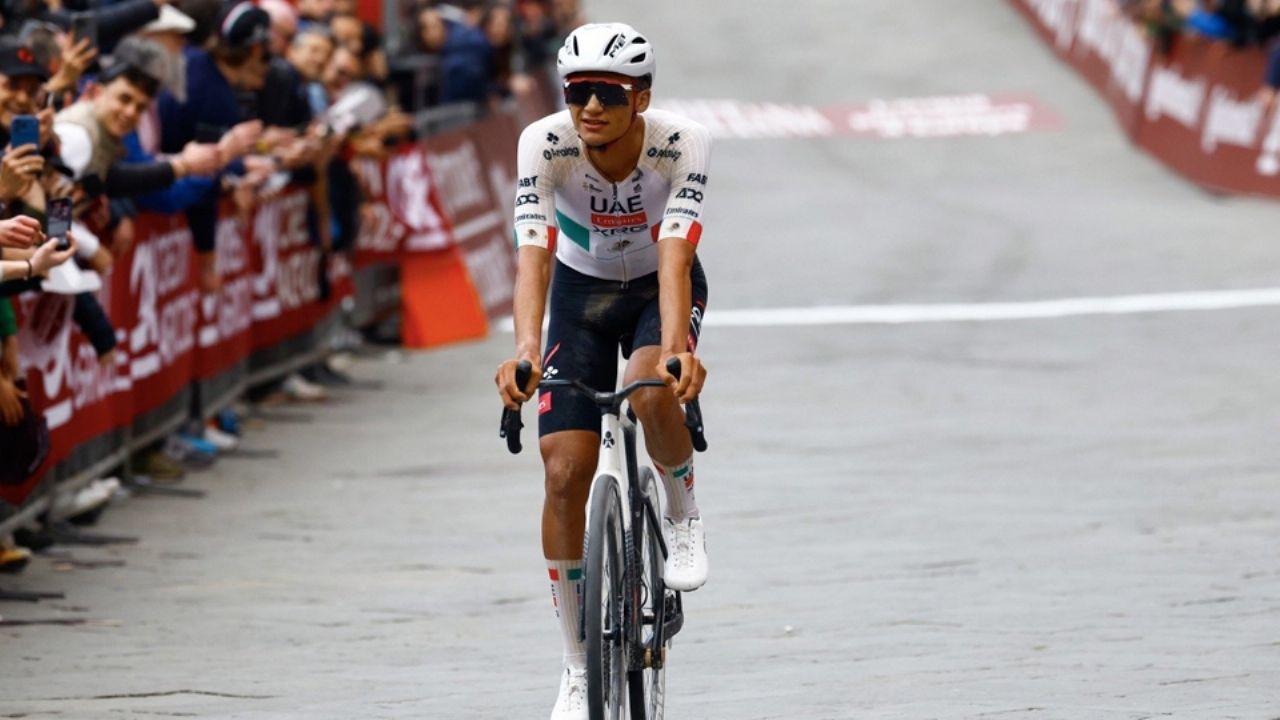 Isaac del Toro sigue haciendo historia; el mexicano sube al podio en el Strade Bianche 2026