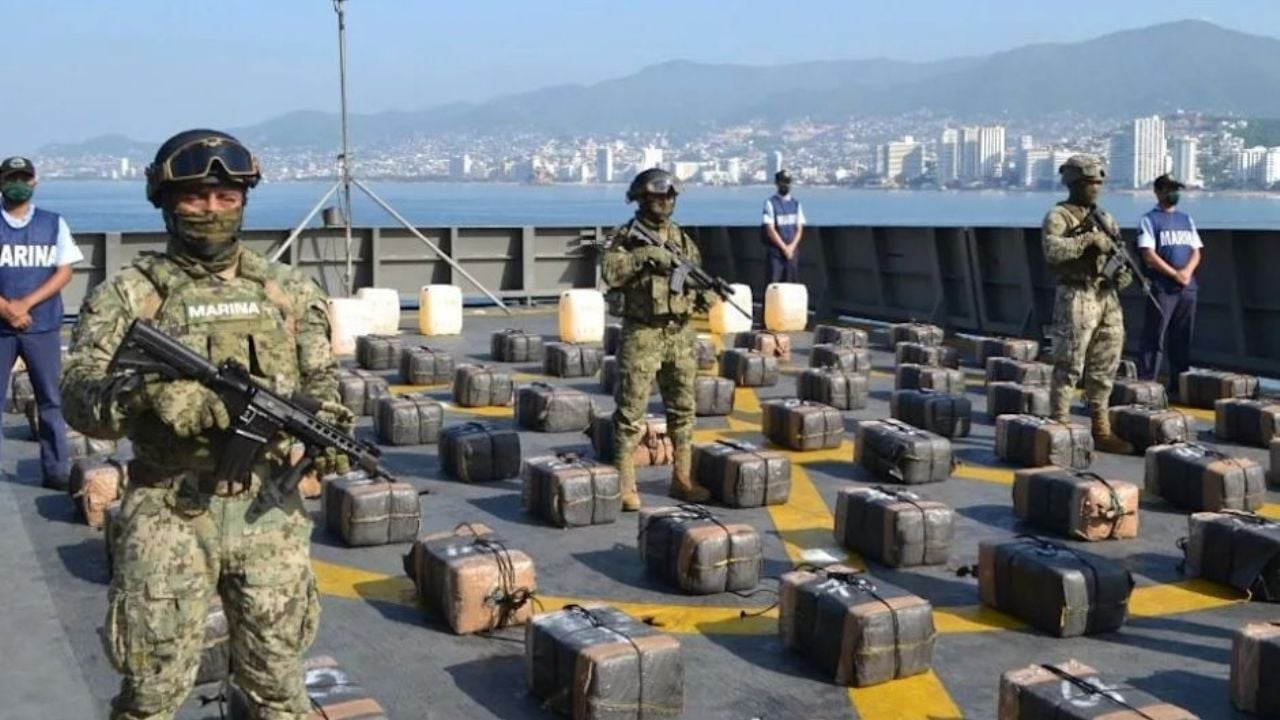 Marina asegura cerca de dos toneladas de presunta cocaína en operación en altamar frente a Acapulco