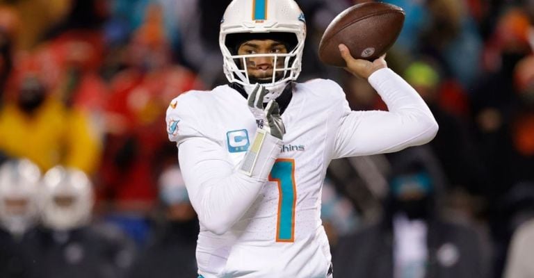Tagovailoa no logró despuntar con los Dolphins
