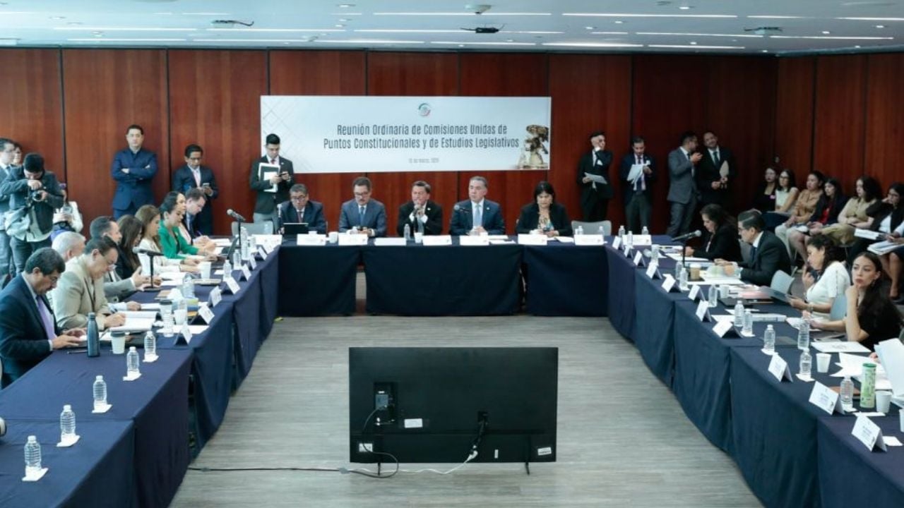 Comisiones aprueban por unanimidad reforma constitucional que limita pensiones de servidores públicos