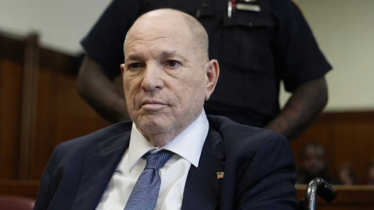 Harvey Weinstein rompe el silencio a acusaciones de agresión sexual; asegura la cárcel es “un infierno”