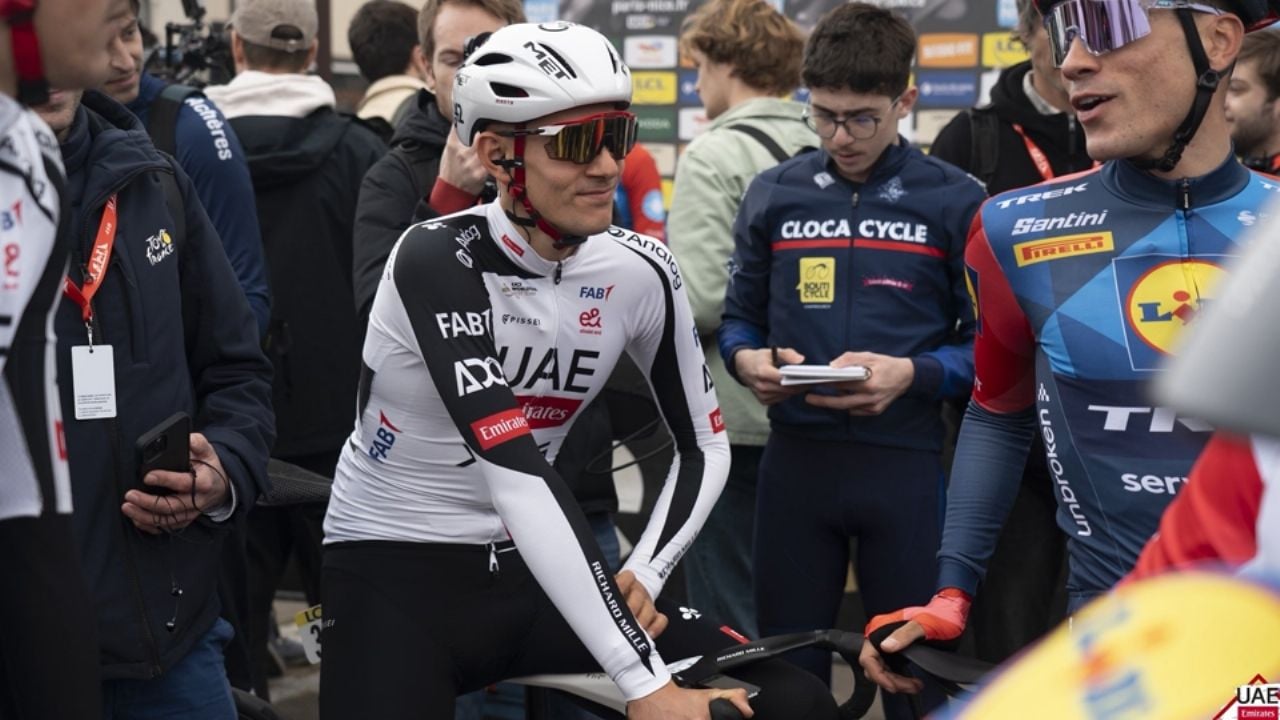 Isaac del Toro pierde el liderato en la Tirreno-Adriatico; el mexicano ya no portará la maglia azzurra