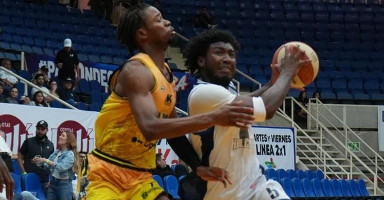 Los emplumados brillaron ante los Caballeros