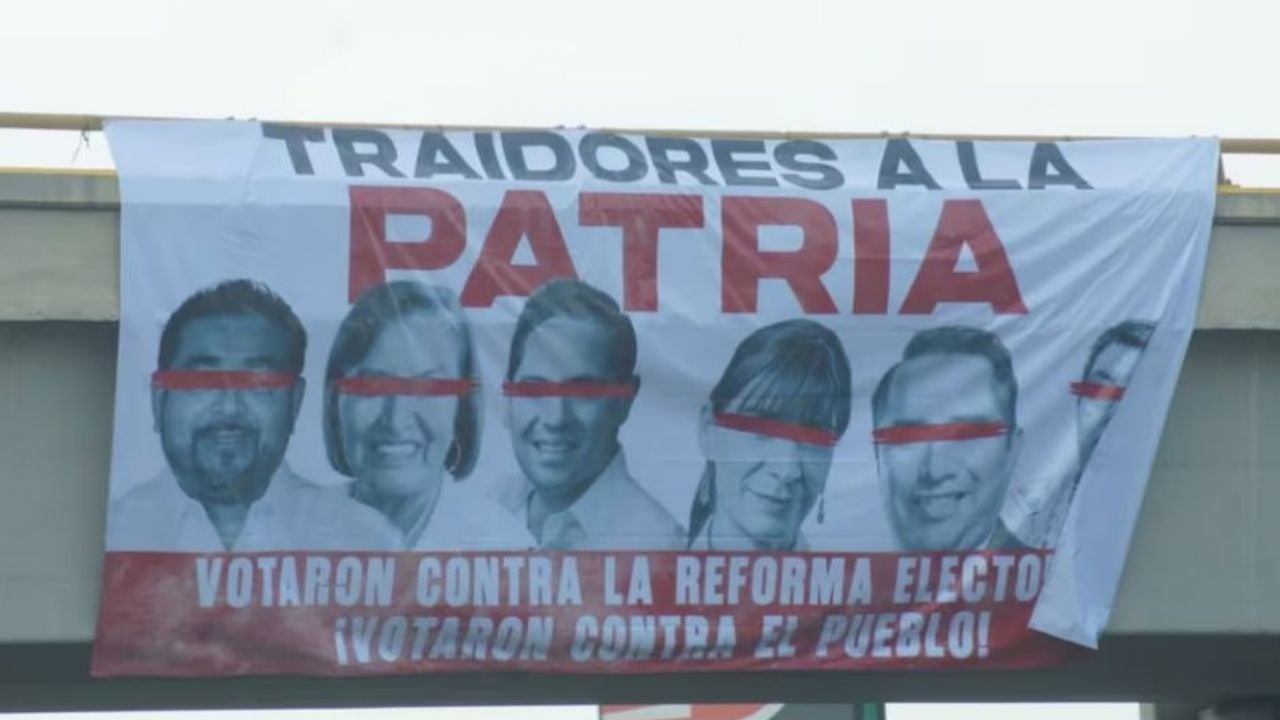 Colocan lonas contra diputados oaxaqueños que votaron contra la Reforma Electoral; los llaman ‘traidores a la PATRIA’