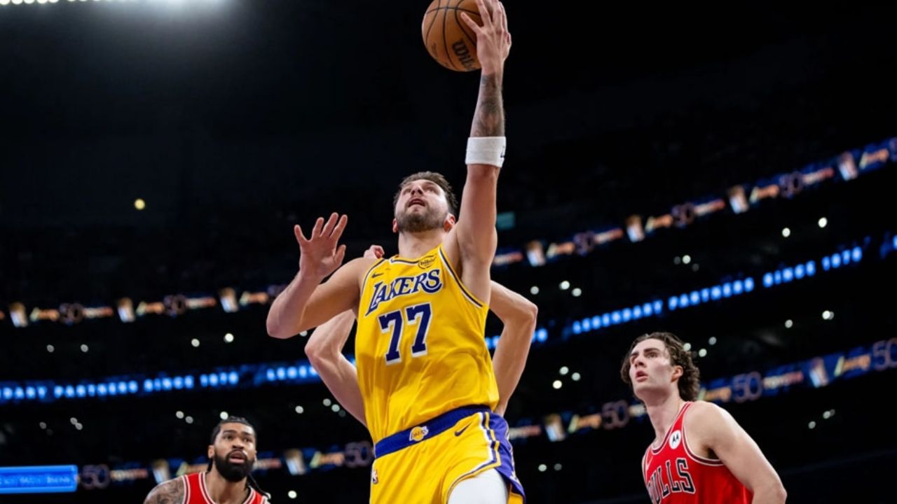 No lo hagan enojar; Luka Doncic responde a insultos de los Bulls con 51 puntos para Lakers