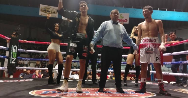 Daniel 'Venadito' Herrera noquea a Ricardo Arce y le lanza un reto al 'Elegante' Hernández