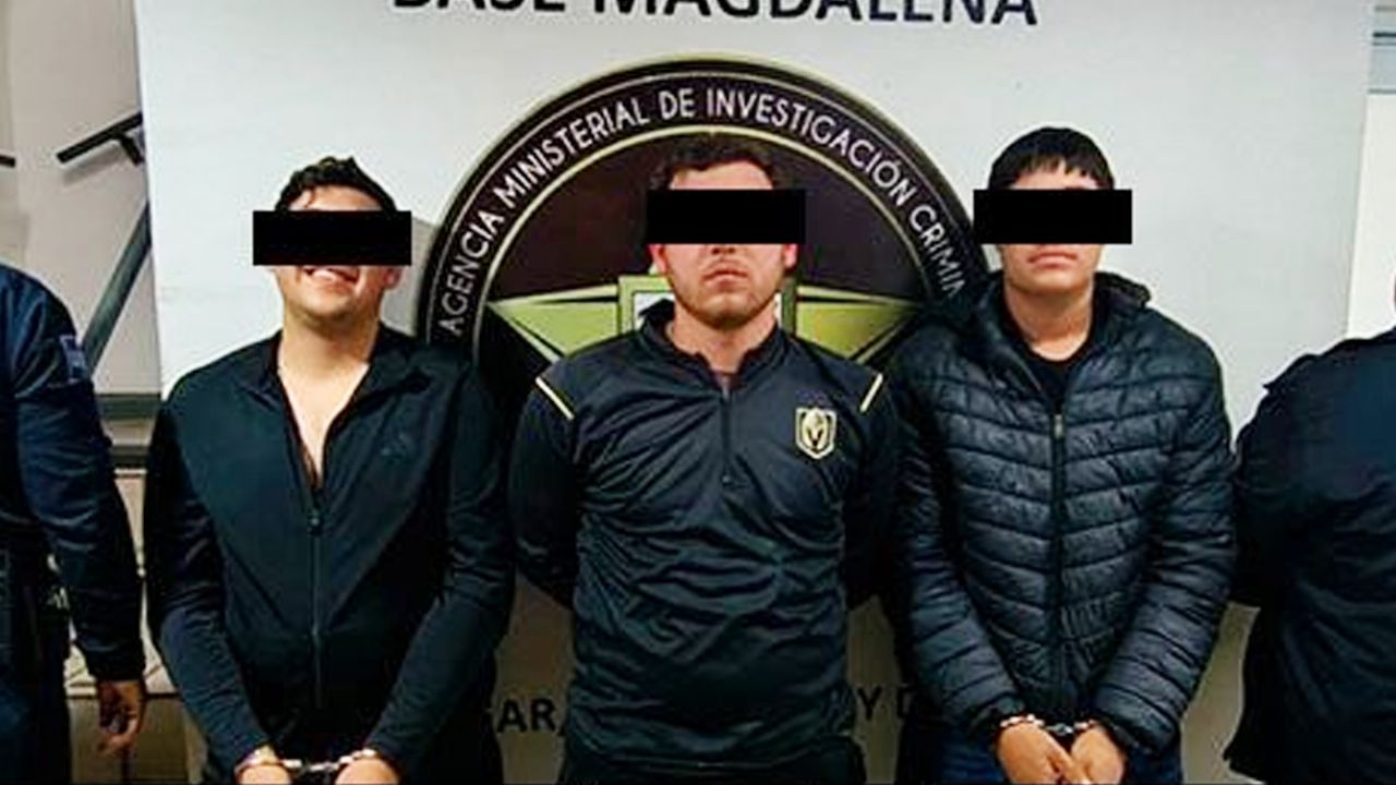 Arrestan en Sonora a tres sujetos en posesión de vehículos último modelo robados en Arizona