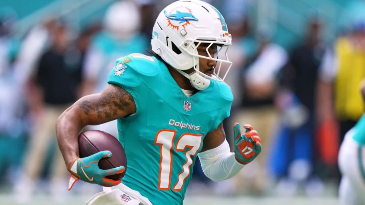 Los Dolphins continúan con la ‘limpia’ en su plantilla; envía a Jaylen Waddle a los Broncos