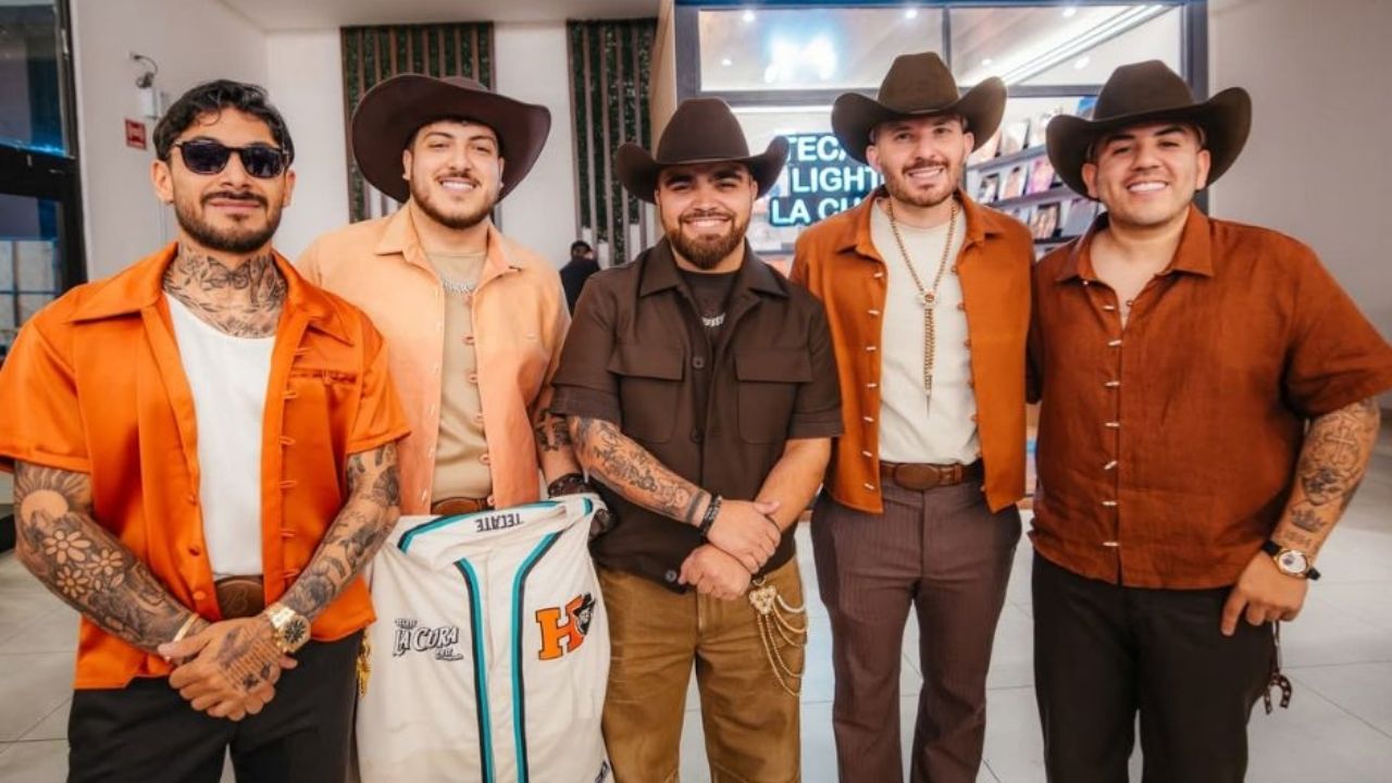 Artistas de La Cura Fest se llevan jerseys personalizados de los Naranjeros