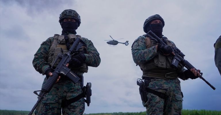 Petro reporta 27 cadáveres tras bombardeos en frontera