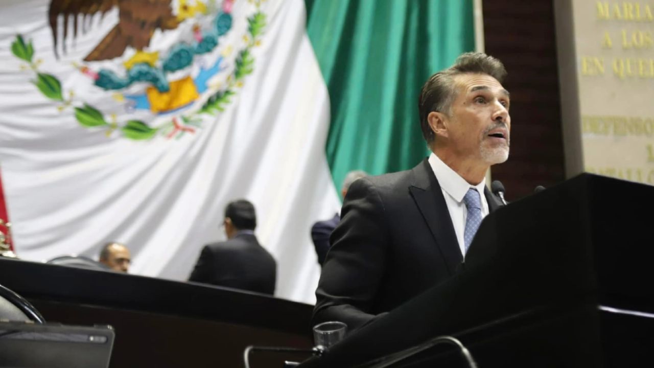 VIDEO: Vuelve Sergio Mayer a San Lázaro, ofrece disculpa y dice por qué no acudió a audiencia con Morena