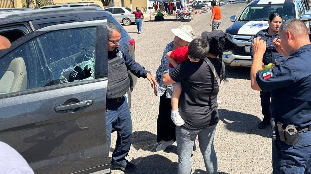 Emergencia en Ciudad Obregón: Policías rescatan a niño encerrado en vehículo bajo fuerte calor