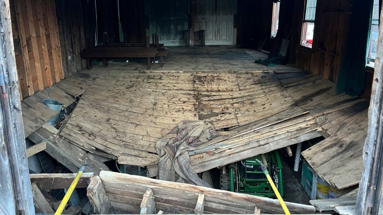 Boda termina en tragedia en EU: Piso con más de 100 invitados colapsa en New Hampshire