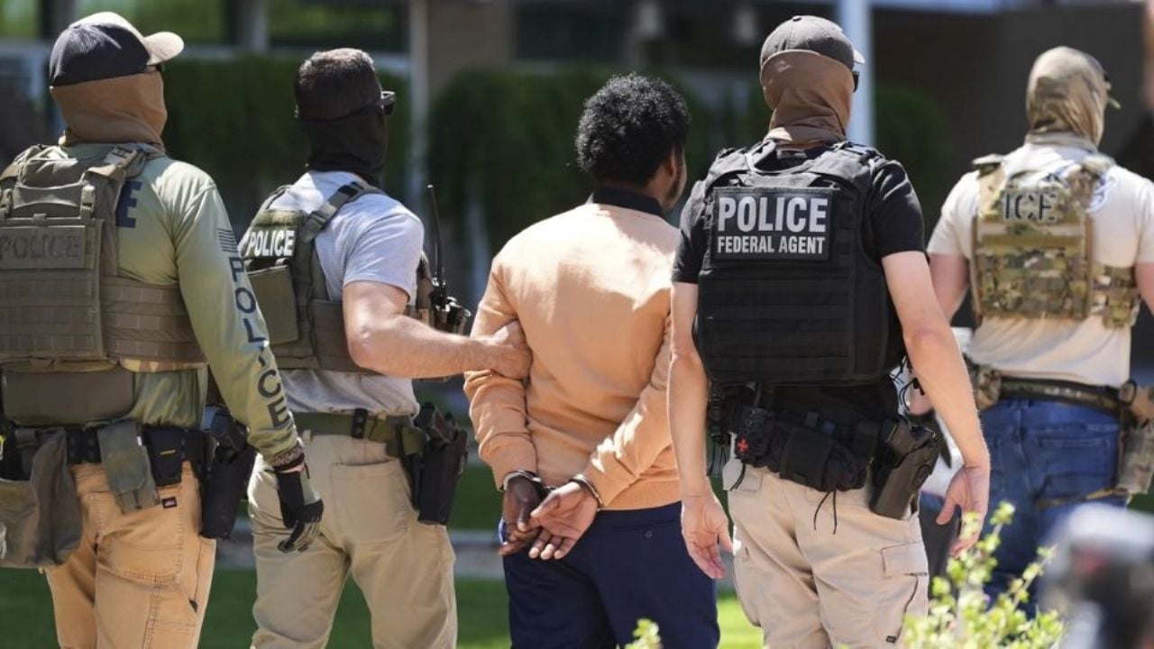 Agentes del ICE son desplegados en aeropuertos de Nueva York por crisis operativa en la TSA