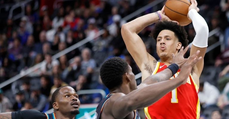 Los Hawks sacaron un gran triunfo en patio ajeno