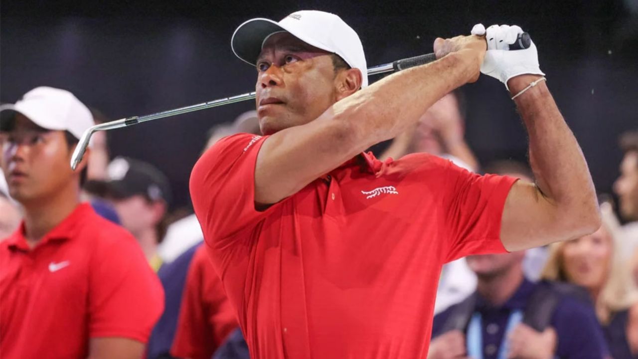 Tiger Woods es arrestado y encarcelado después de volcar su coche bajo los efectos del alcohol