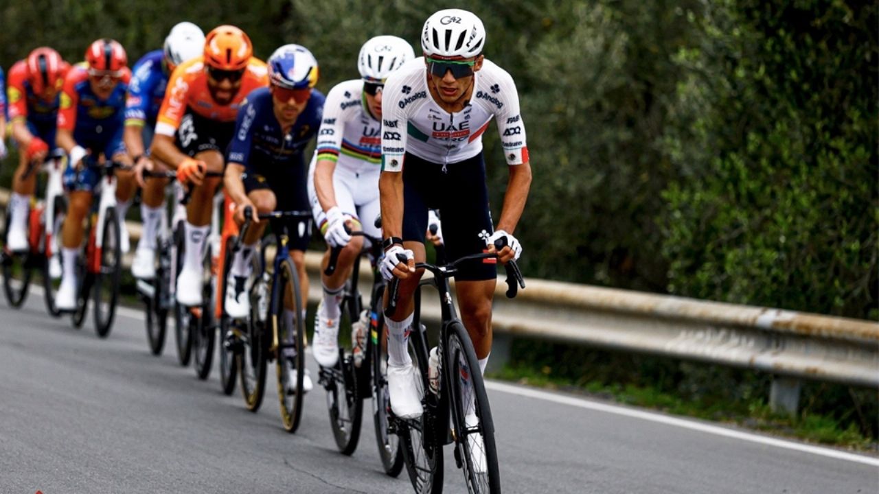 ¡Viva México! Isaac del Toro se mantiene en la pelea por el liderato del ranking UCI 2026