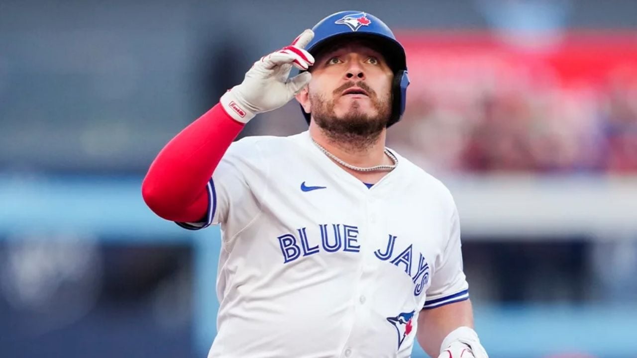 Se encendió el ‘Capitán’; Alejandro Kirk conecta su primer cuadrangular de la temporada