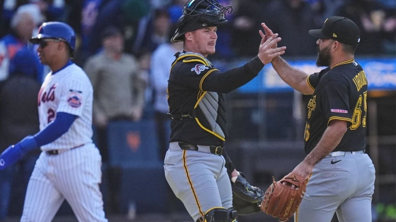 Mexicano José Urquidy debuta en la temporada de MLB con salvamento para los Pirates