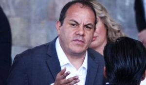 Otra polémica para Cuauhtémoc Blanco; lo multan por llegar al Estadio Azteca en camioneta sin matrícula