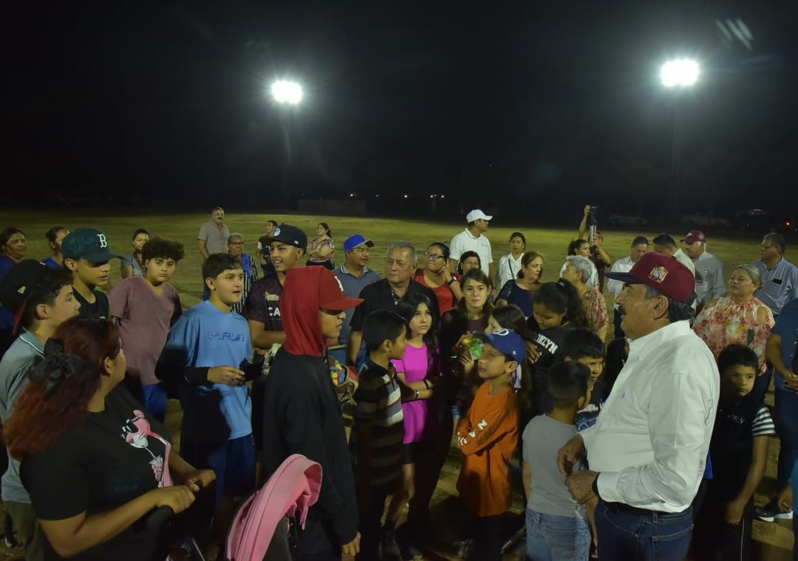 Lamarque conviviendo con los menores