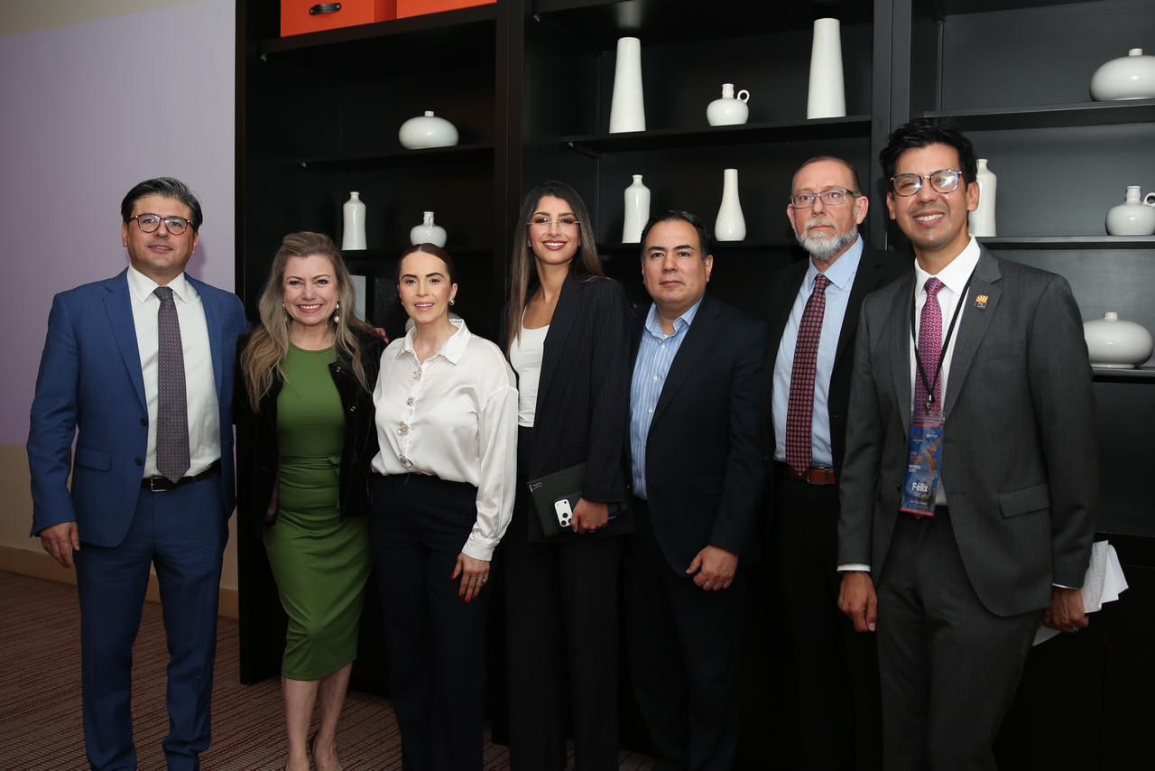 Los representantes de Sonora junto a sus homólogos de Arizona