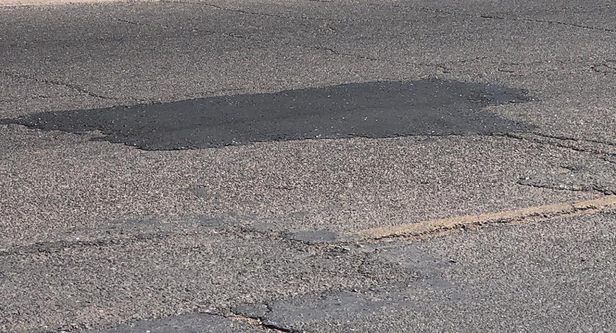 Carreteras del Valle del Yaqui reciben mantenimiento por aumento de carga pesada