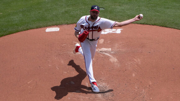Chris Sale sigue haciendo historia y comanda a los Braves en su triunfo sobre Philadelphia