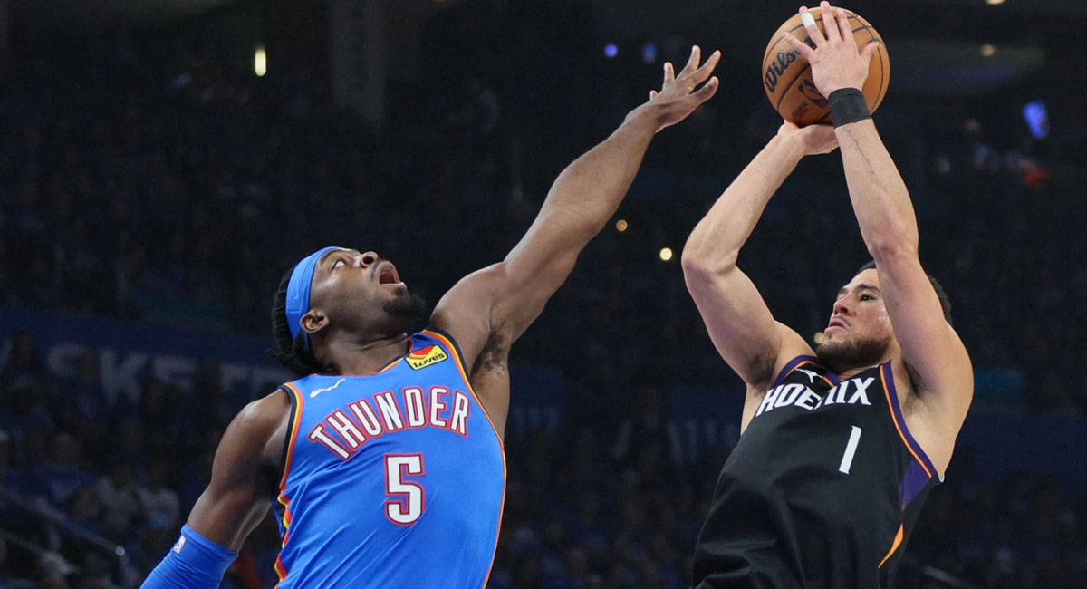 Booker no pudo hacer mucho para evitar la derrota de su equipo