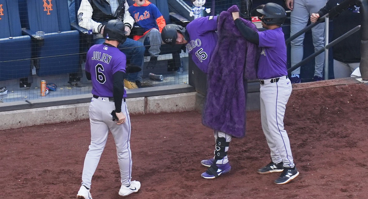 Goodman recibe el abrigo de los cañoneros de los Rockies