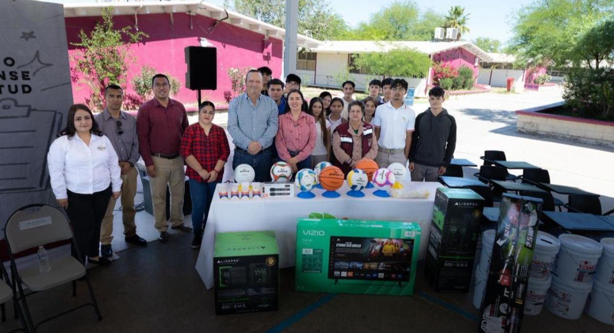 Gobierno de Sonora fortalece el emprendimiento juvenil con entrega de apoyos
