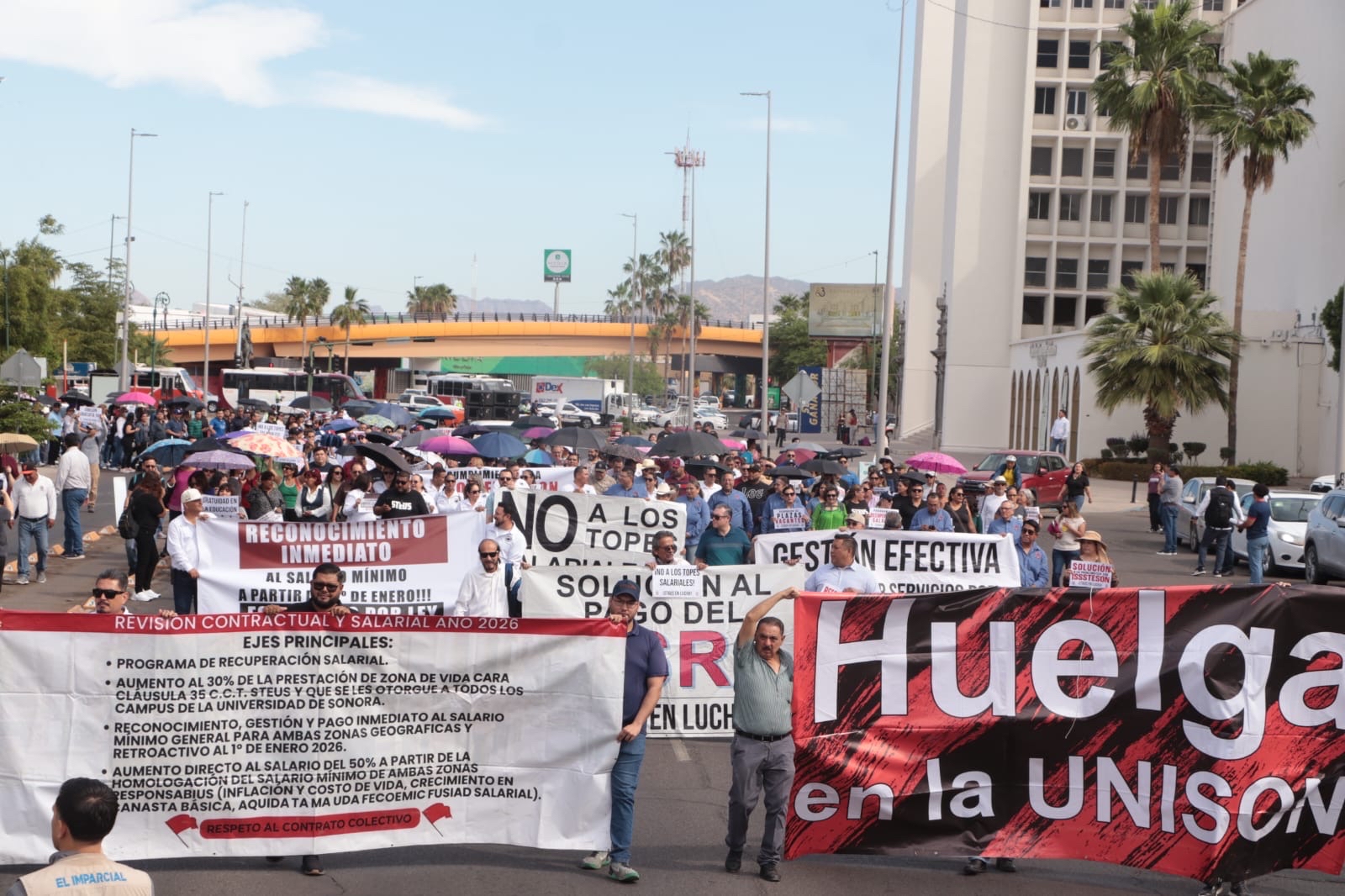 Con el grito de "huelga" entra en paro la Universidad de Sonora en Hermosillo