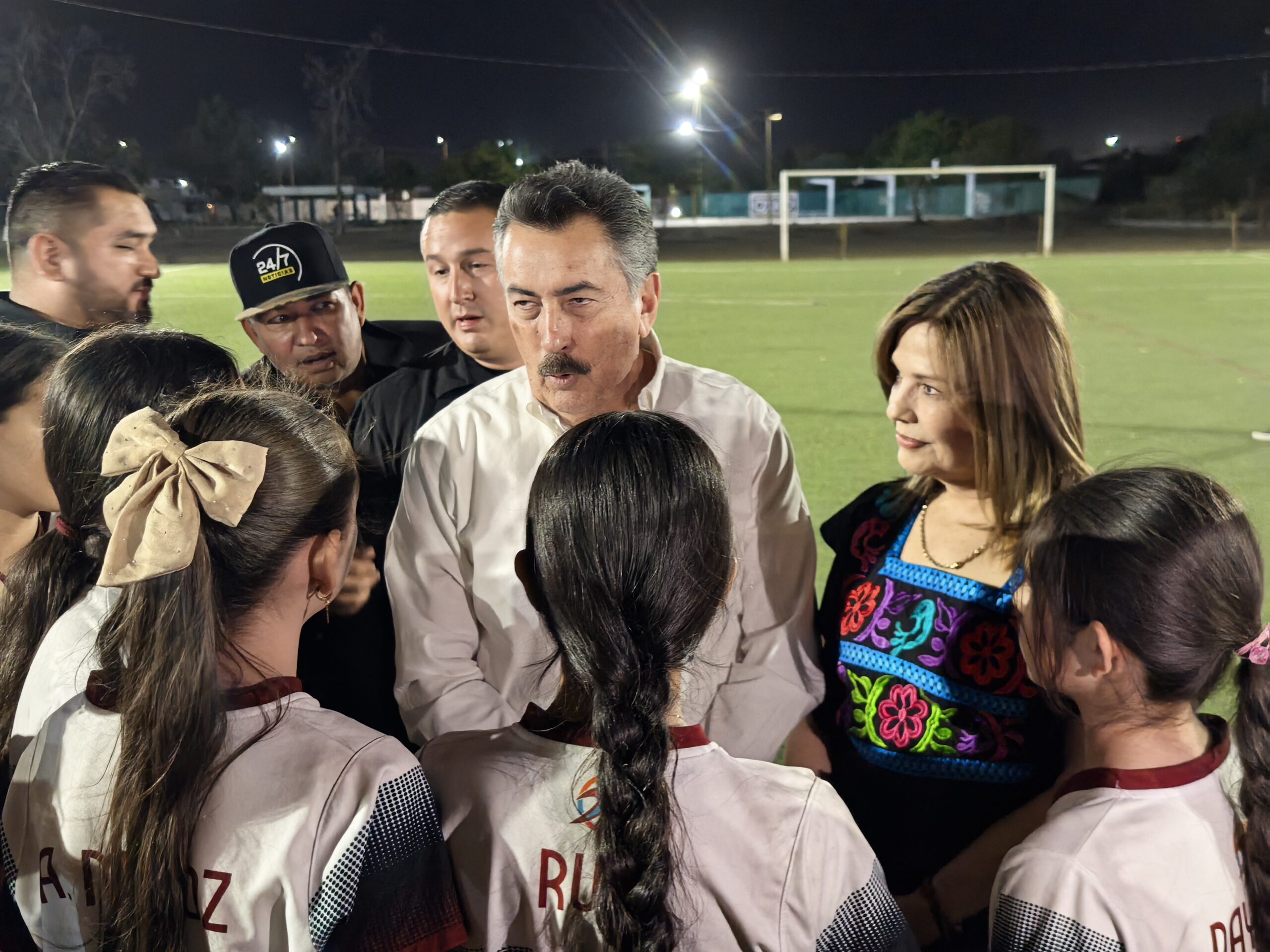 El alcalde Javier Lamarque, acompañado de funcionarios, encabezó el evento