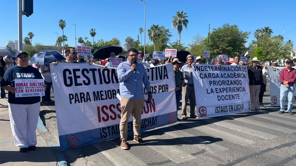 Integrantes del STAUS realizaron una protesta pacífica en Hermosillo
