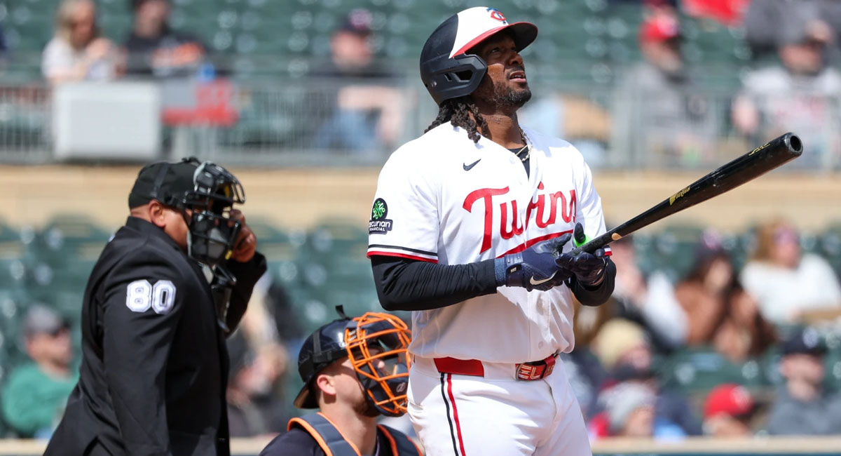 Bell observa el cañonazo que conectó ante Detroit