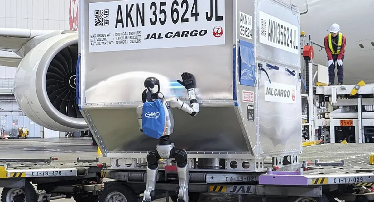 Japón incorpora ROBOTS HUMANOIDES como mano de obra en aeropuerto