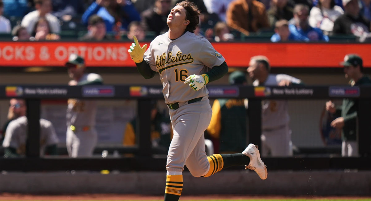 Kutz celebra durante el recorrido de bases