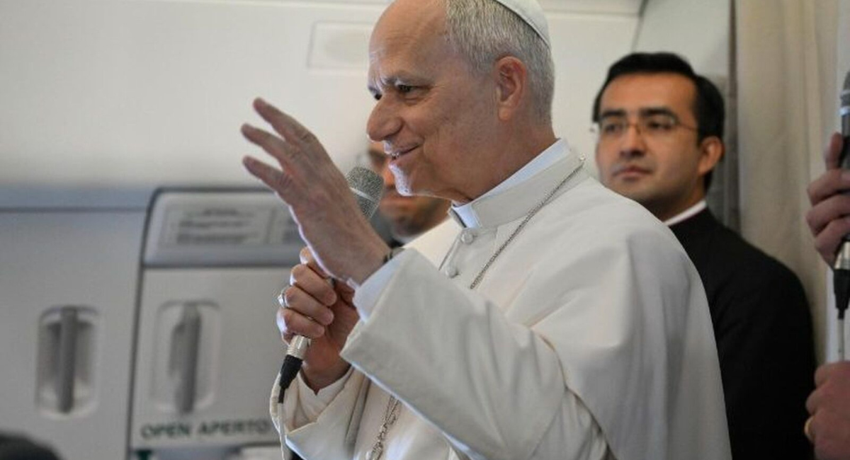 La Iglesia Católica no aprueba la bendición formal de las parejas homosexuales: Papa León XIV