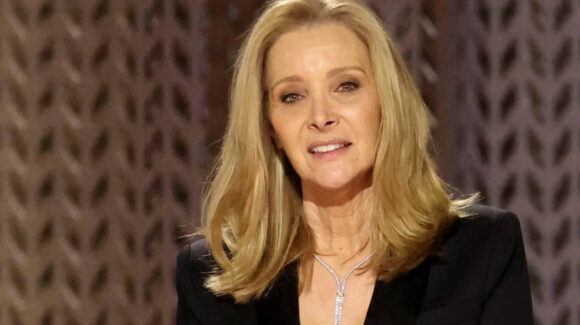 Lisa Kudrow da oscuro secreto de ‘Friends’; la actriz acusa a guionistas de “comentarios desagradables”